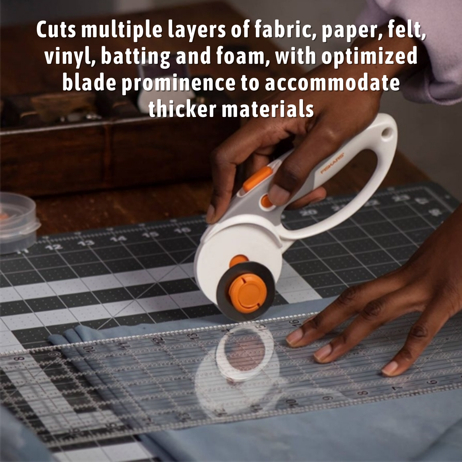 Fiskars 45 mm, 60 mm Rotary Cutter Blade, Easy Change DuoLoop - Cuts multiple layers of fabric, paper, felt, vinyl & more