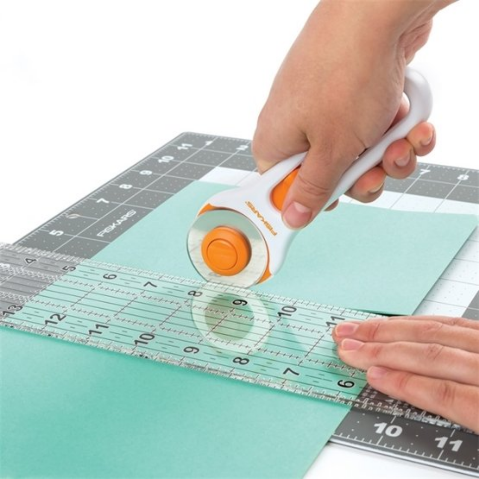 Fiskars Rotary Paper Edger, 45mm Blade, Heavy-Duty, Premium Steel - Works with a straight or decorative edge blades